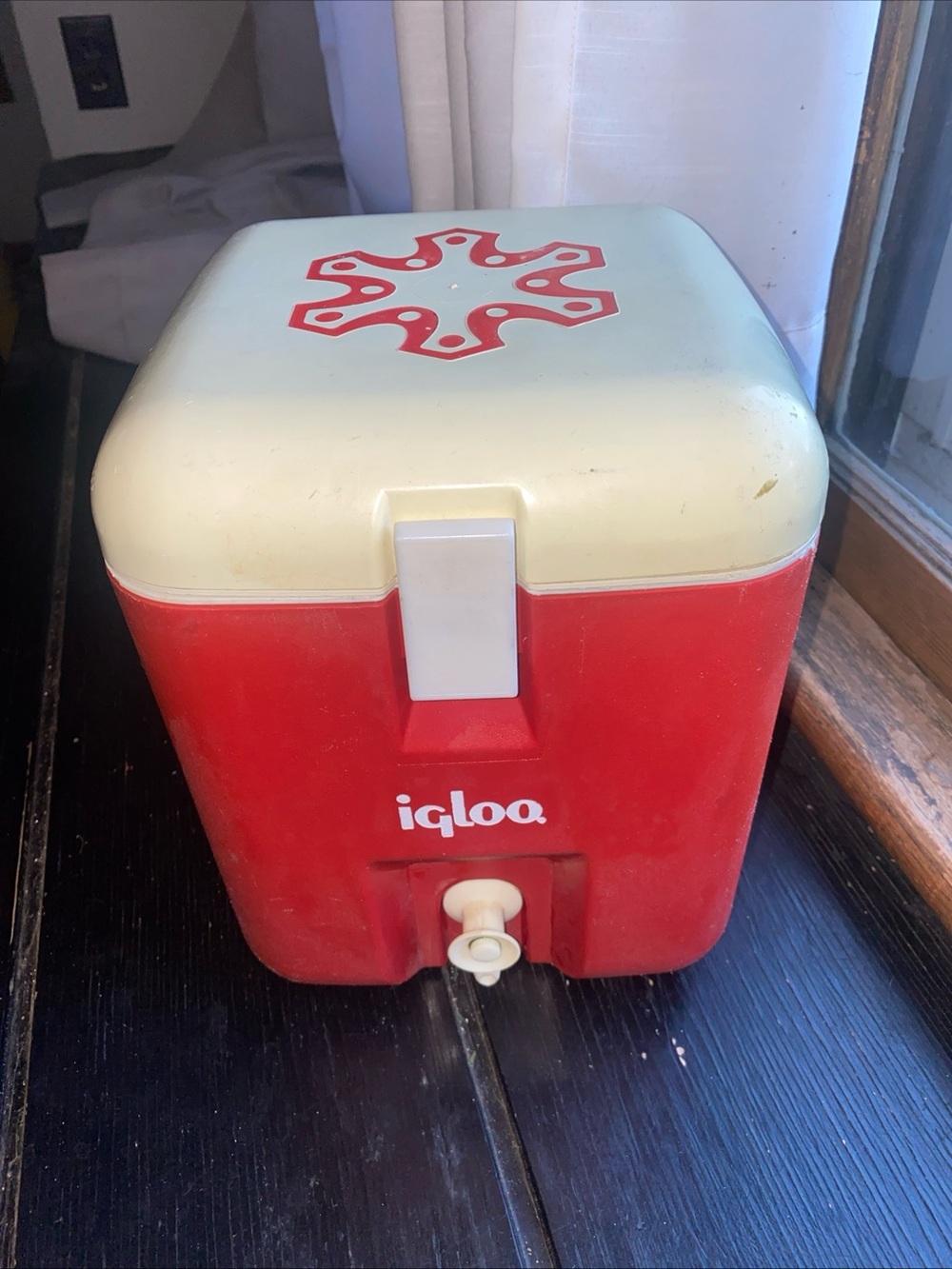 Igloo Red and Cream Drink Dispenser Cooler with Spigot